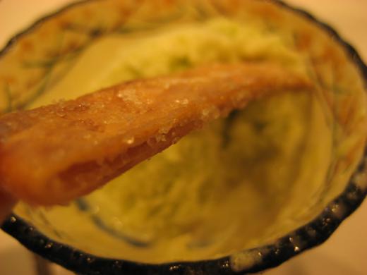 アイスに添えたパリパリの香ばしい「腑」/