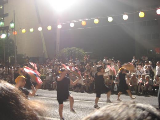 紅花をあしらった花笠/