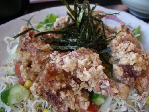 人気NO1の「鶏唐揚げサラダ定食」です。/