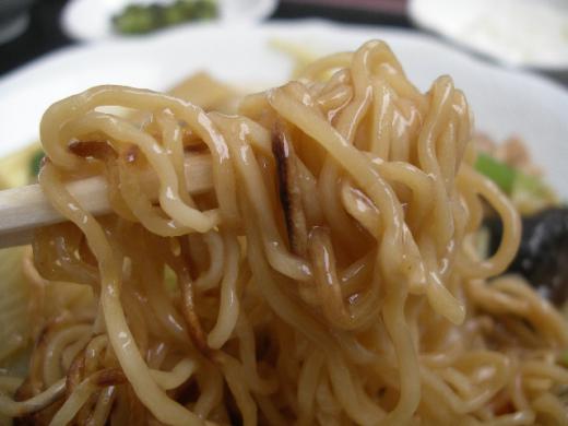 中太麺に野菜たっぷりのあんかけ/