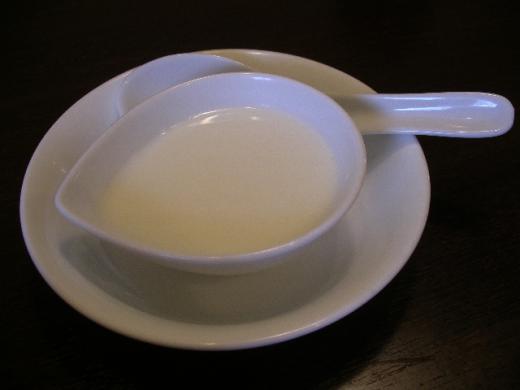 ランチサービスで杏仁豆腐がついてきます!/