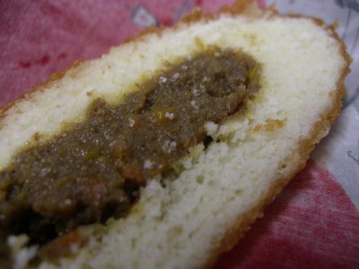 スパイシーカレーと揚げたてもっちりパン/