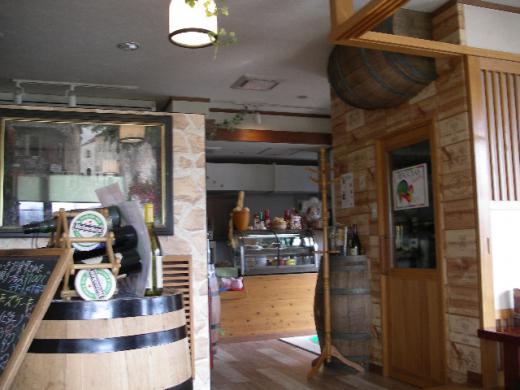 店内はカジュアルな雰囲気/