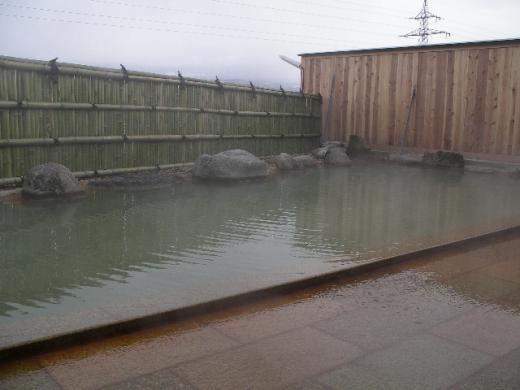 大きな露天風呂です。/