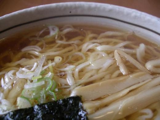 うまい豚チャーシューに太打ち縮れ手打ち麺/