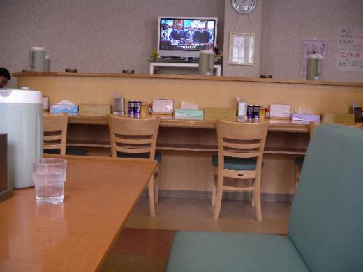 清潔で広々とした店内/