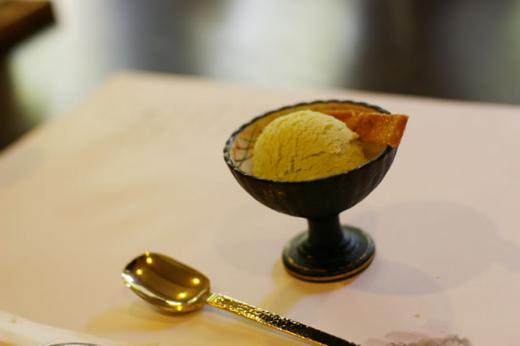 鮭川産 神代豆アイス 揚庄内麩添え/