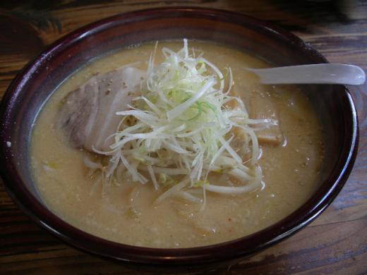 コクと旨味たっぷりのみそとんこつスープ/