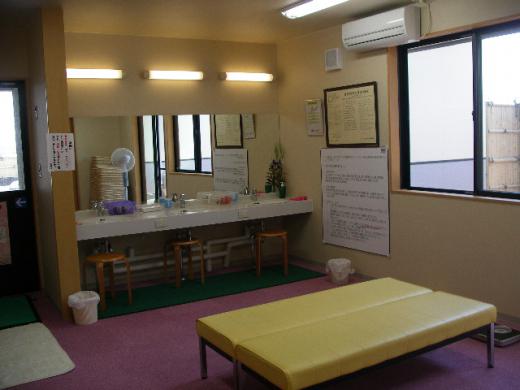 明るい脱衣所です。/