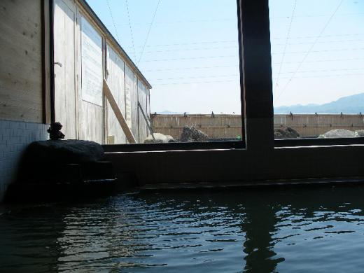 湯口には可愛らしい鬼君がいました。/