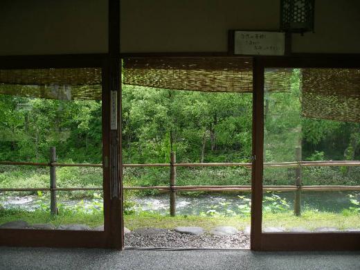 玉蘭亭から寒河江川を楽しめます/