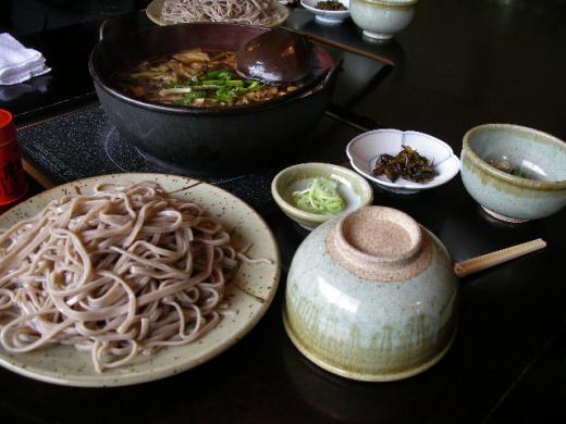 西川名物の月山山菜そば/