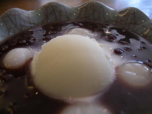 バニラアイスクリームと餡と白玉/