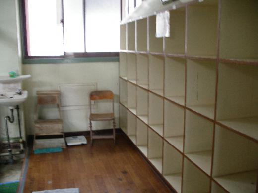 明るい脱衣所です。/