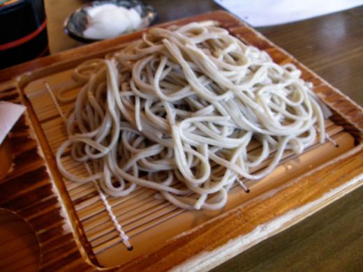 黒くてコシのある手打ちのお蕎麦!/