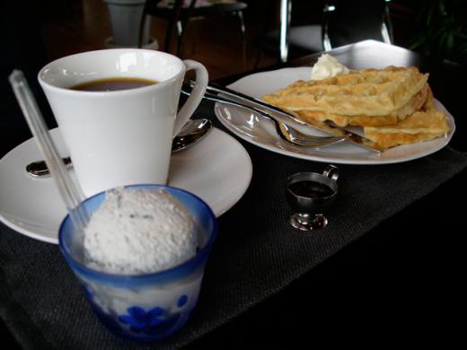 自家焙煎珈琲とジェラート「チャオ」のジェラートもついてます!/