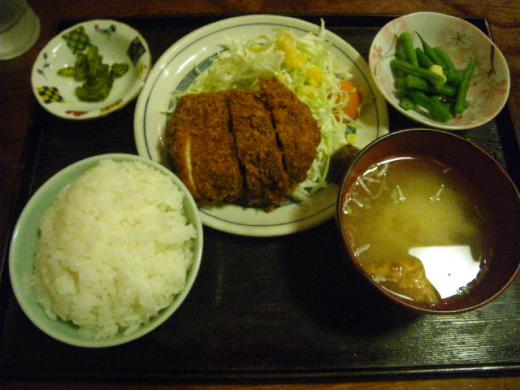 盛りのいいご飯はおかわり自由/