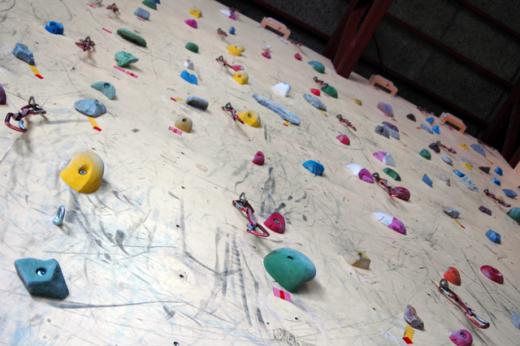 フリークライミングジム「デッドポイント」/