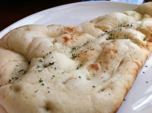 こちらは人気のナン/