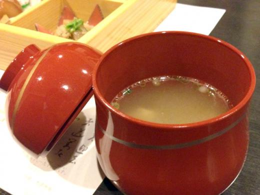 続きまして、季節の吸物です。/