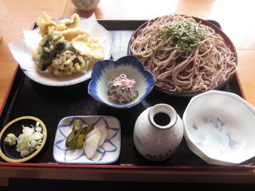 げそ天ざるそばのセット内容です/