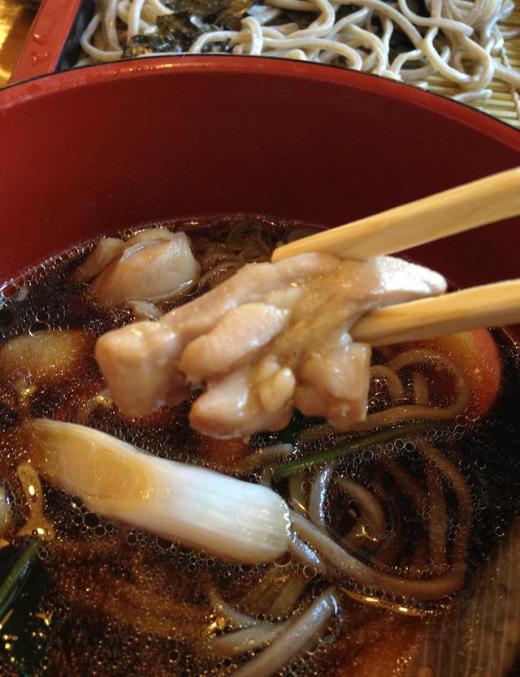 鶏肉とねぎがお蕎麦に良く合います。/