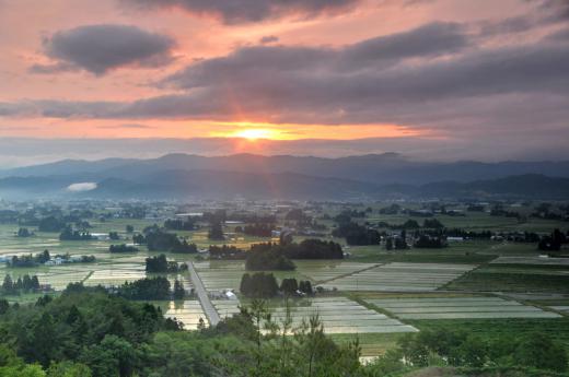 散居集落の夜明け、その3/