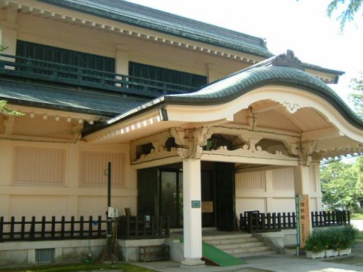 上杉神社稽照殿/