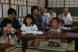 親子で真剣なまなざしで:2011/08/10 21:40