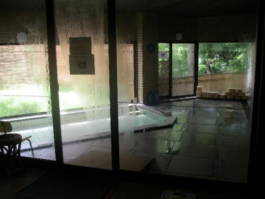 内湯「華の湯」は沸かし湯です。/