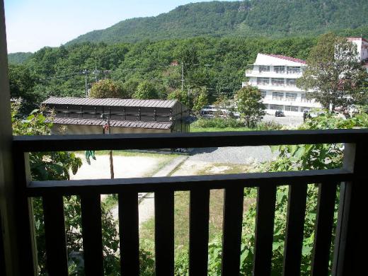 蔵王エコーホテルと弓道場が見えます。/