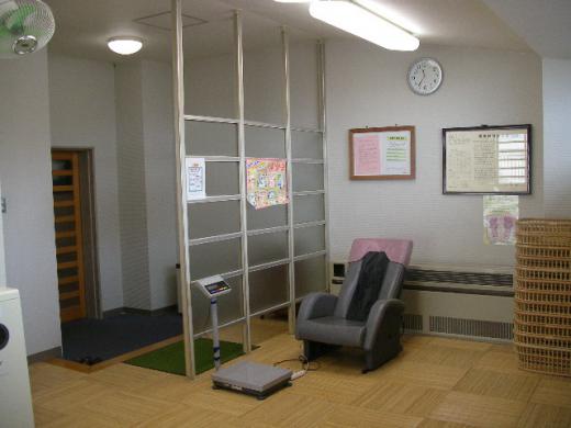 レトロなマッサージ機が無料で置いてあります/