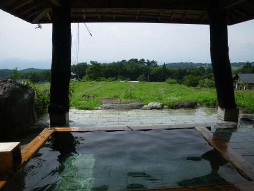 カルシウムやナトリウムを含んだ硫黄温泉です/
