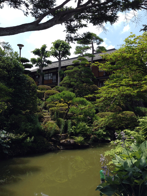 風情のある山城屋の日本庭園/