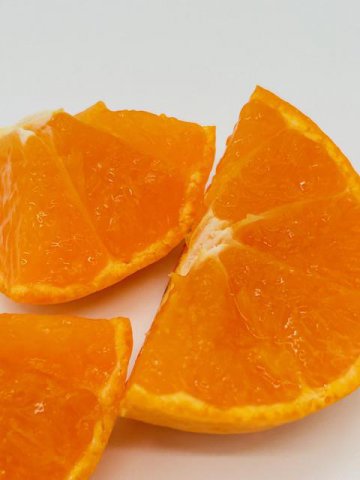 鮮やかなオレンジ色：画像