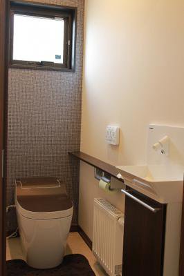 雰囲気の違う、1階と2階のトイレ：画像
